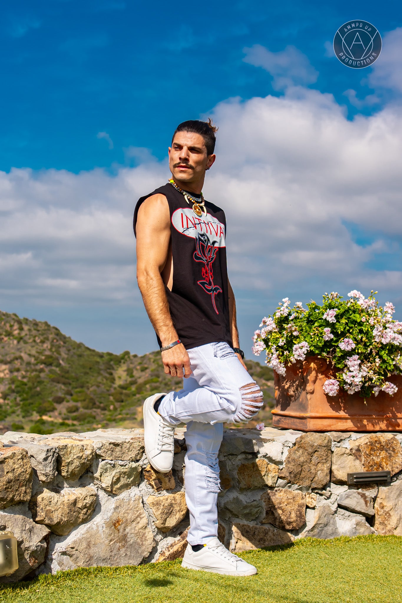 INTIIVA MENS INTIIVA BLEEDING ROSE SLEEVELESS T SHIRT (BLACK)