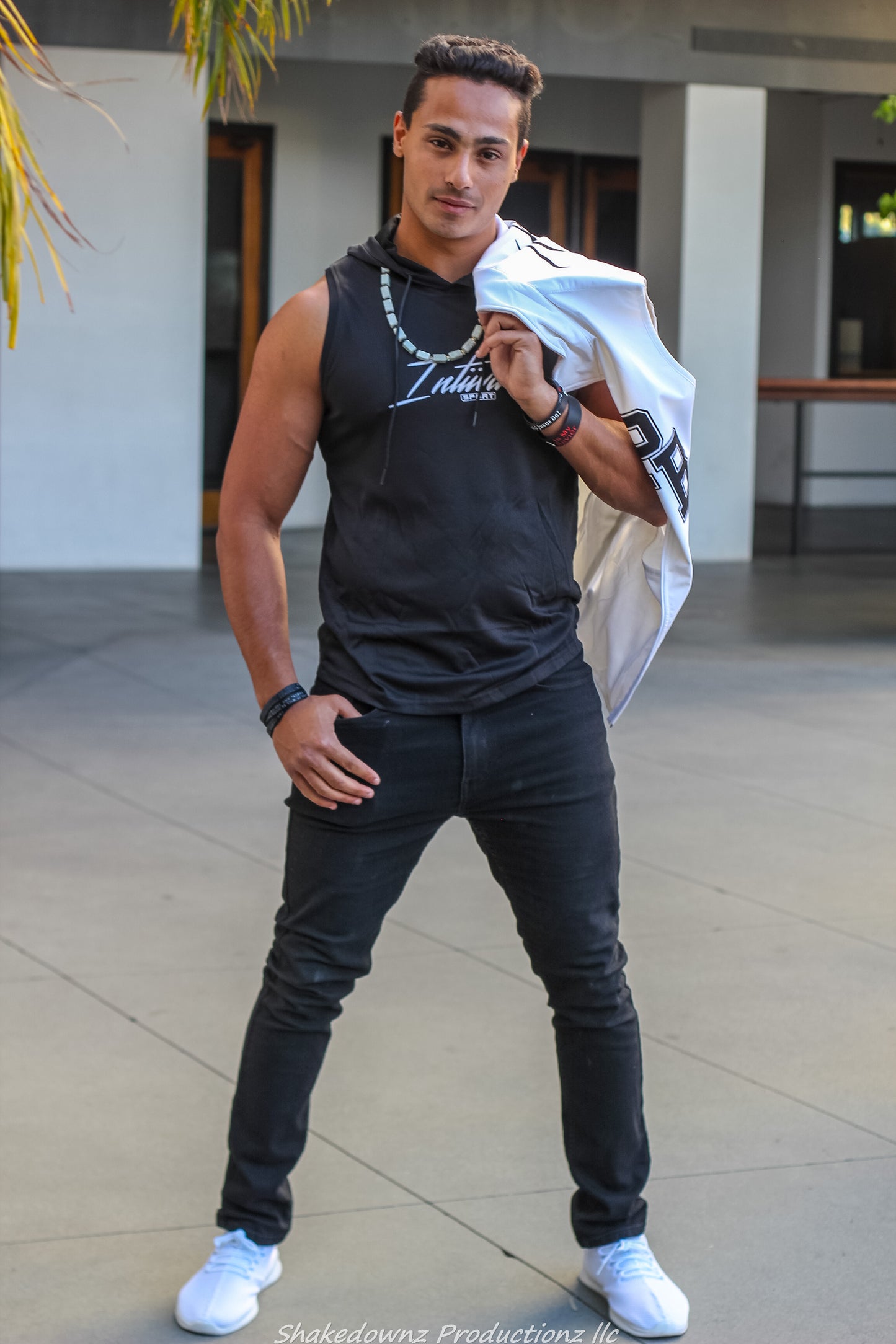 INTIIVA MENS HOODED SLEEVELESS DRIFIT T SHIRT